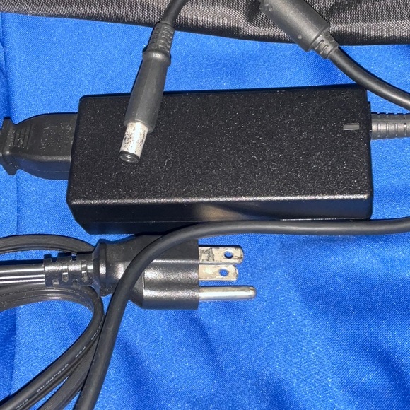 Dell PA-12 65W 9RN2C Laptop AC Adapter (HA65NS5-00) - Picture 4 of 4